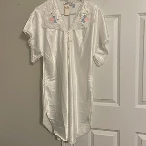 NWT - Lord & Taylor - White Silky Nightgown - Large